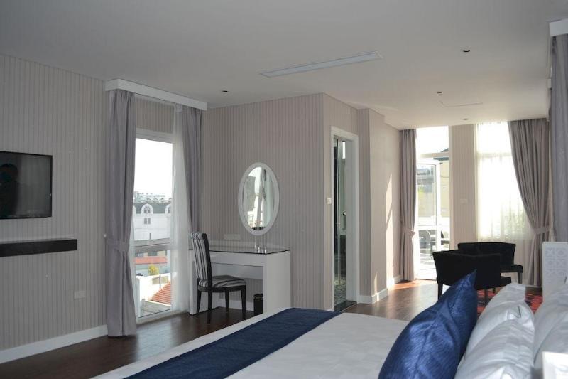 Victor Gallery & 4* Hà Nội