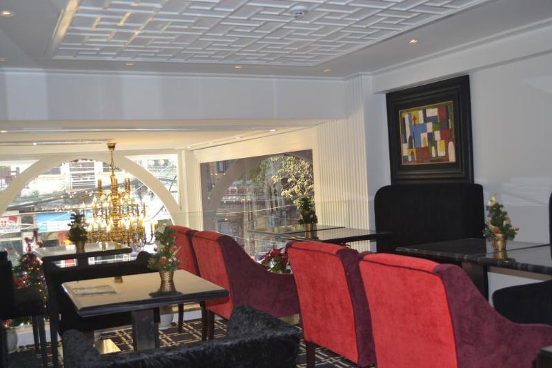 Khách sạn Victor Gallery & 4*